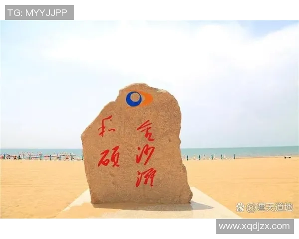 阳光沙滩下的浪漫瞬间足球明星与女友甜蜜合影尽显爱情风采